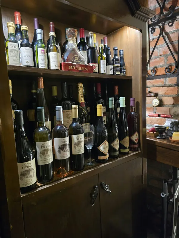 Vitrina sa vinima